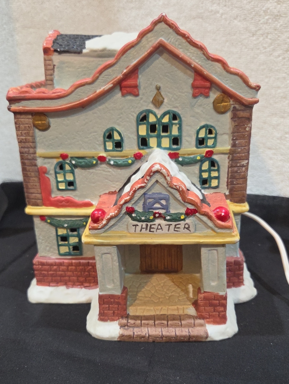HOLIDAY VILLAGE THEATER